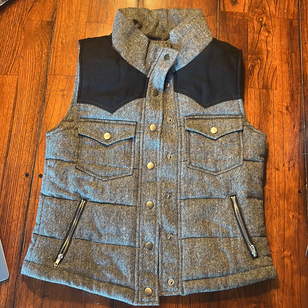🌼Love street Boutique western style vest in black and grey size small new